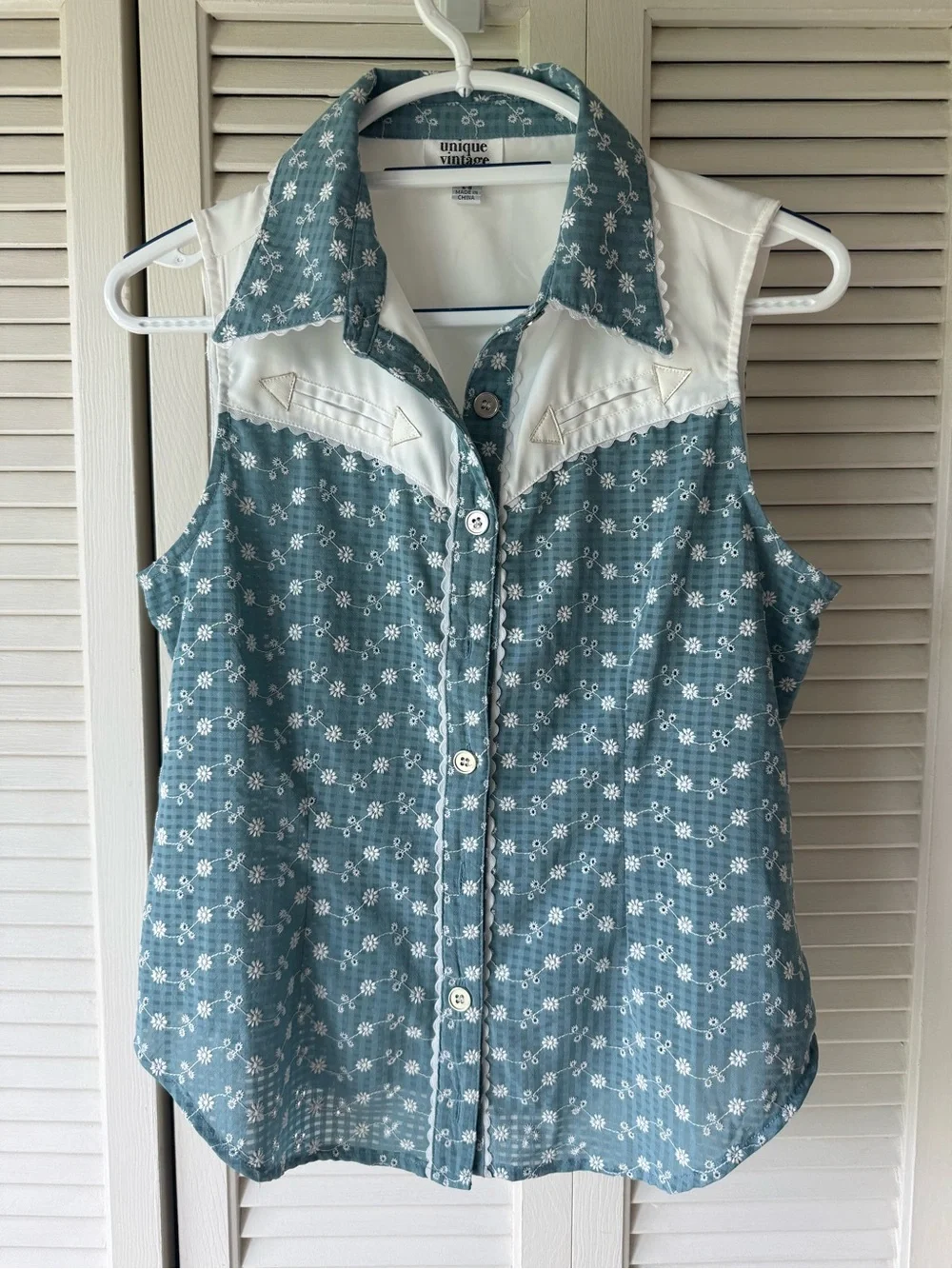 Sleeveless western top - Picture 1 of 4